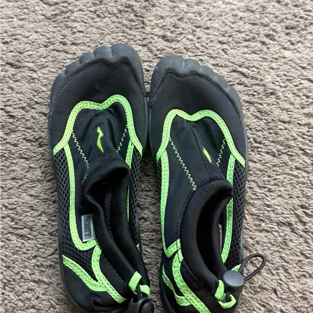Like new - Athletic Barefoot Mens Womens Water Sports Shoes Breathable